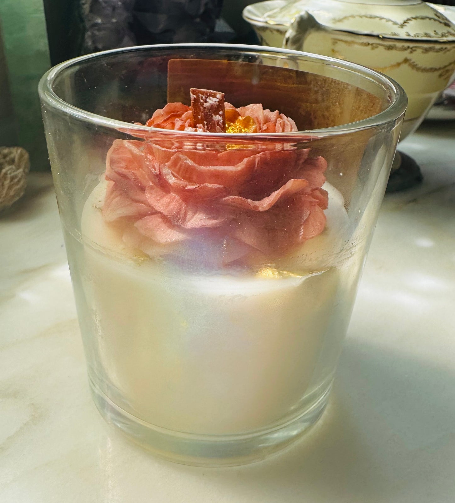 Aphrodite’s Ethereal Bloom – Luxury Goddess Candle